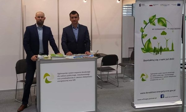 Na zdjęciu pracownicy WFOŚiGW w Poznaniu: Maciej Kołowski i Krystian Margan na stoisku MTP