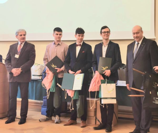 Na zdjęciu laureaci Olimpiady Wiedzy i Umiejętności Rolniczych