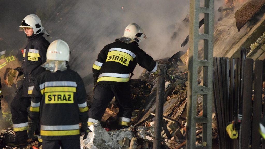 Strażacy na akcji podczas pożaru.