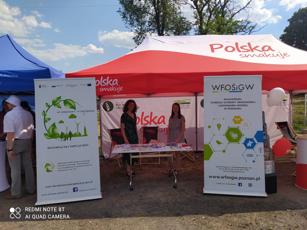 Stoisko wystawiennicze podczas festynu.
