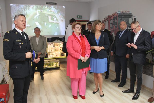 Na zdjęciu Zarząd WFOSiGW w Poznaniu oraz zaproszeni goście