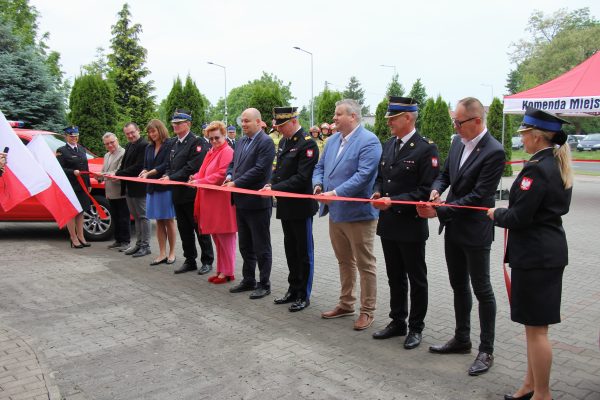 Na zdjęciu przecięcie wstęgi