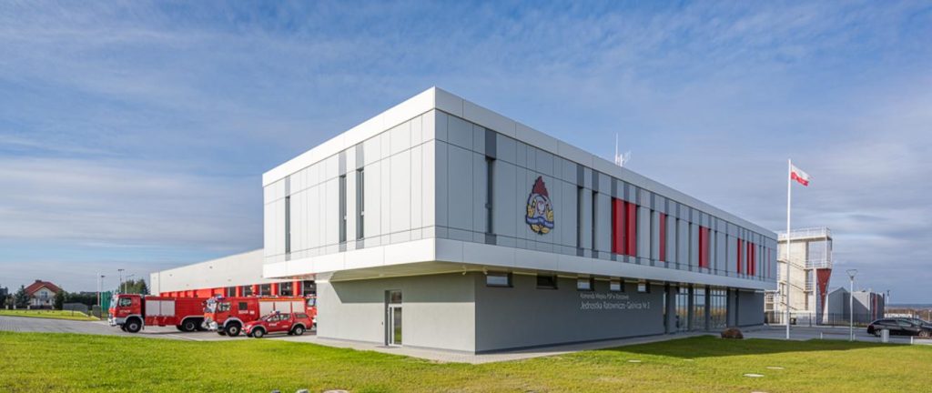 Nowoczesna komenda straży pożarnej.