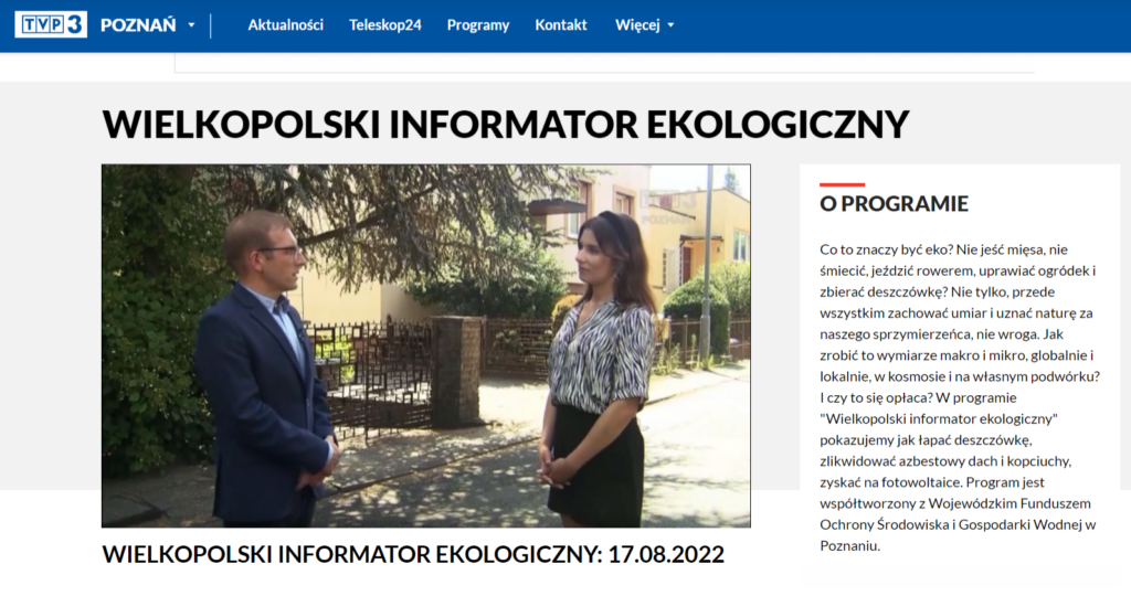 2 osoby rozmawiają na świeżym powietrzu.