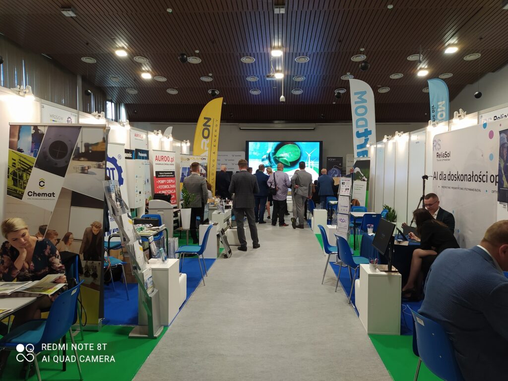 Targi - hala wystawiennicza.