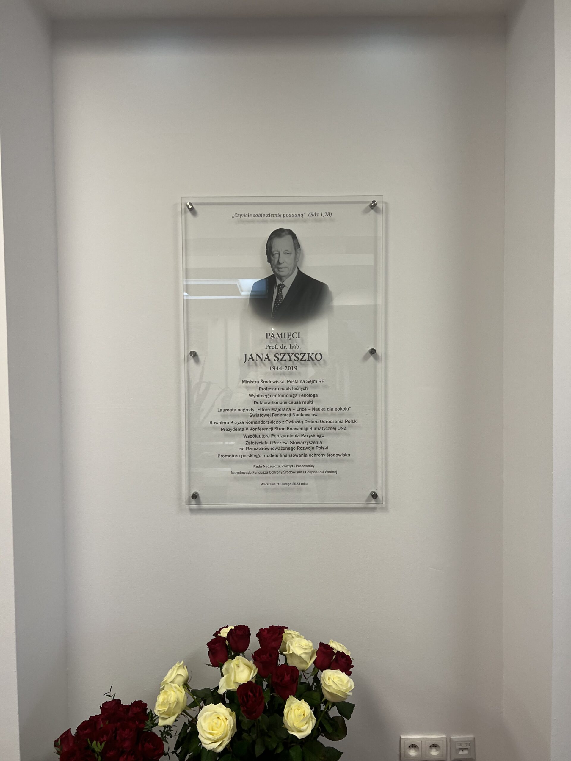 Tablica upamiętniająca śp. Profesora Jana Szyszko.