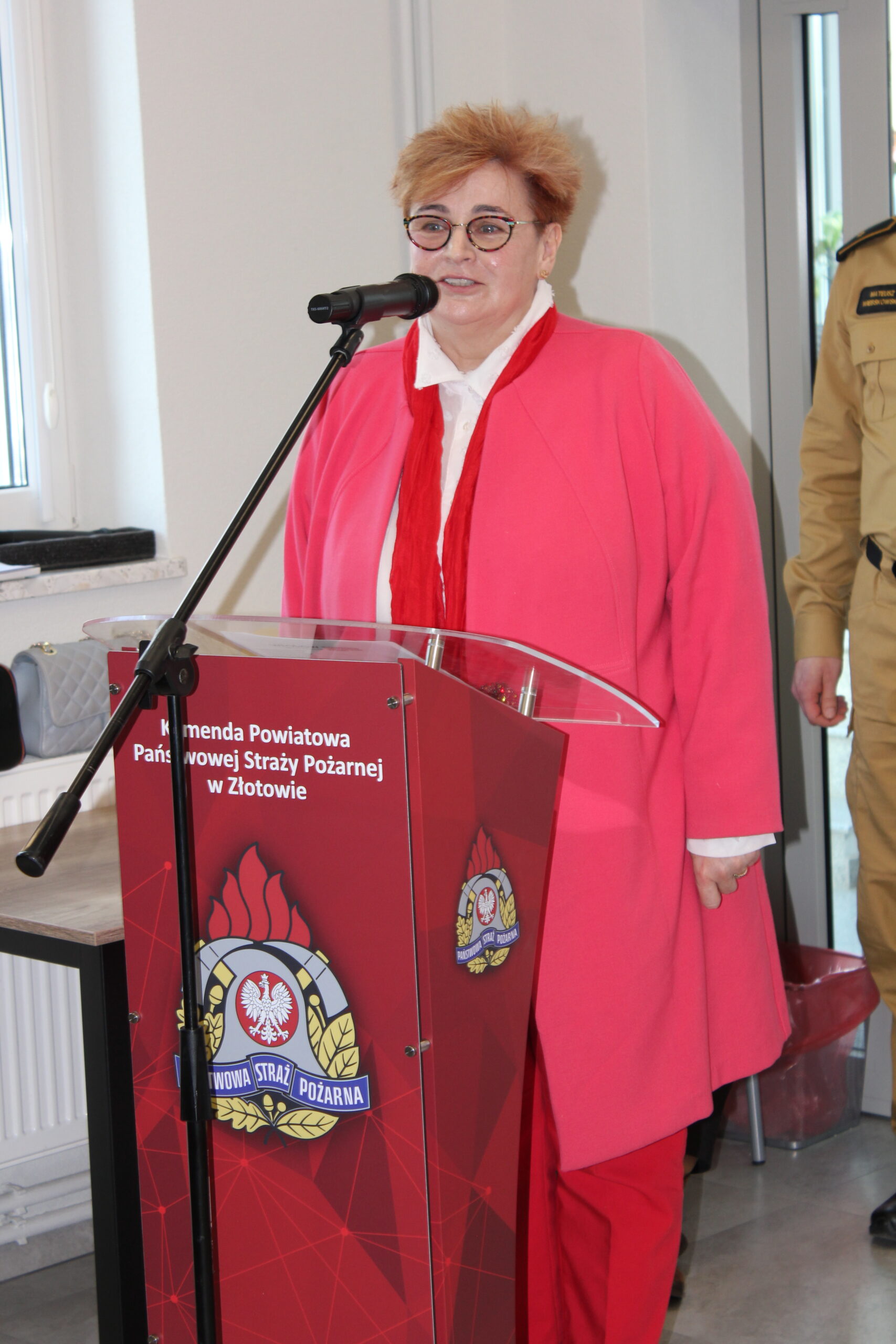 Prezes Zarządu WFOŚiGW w Poznaniu stoi przy mównicy i przemawia.