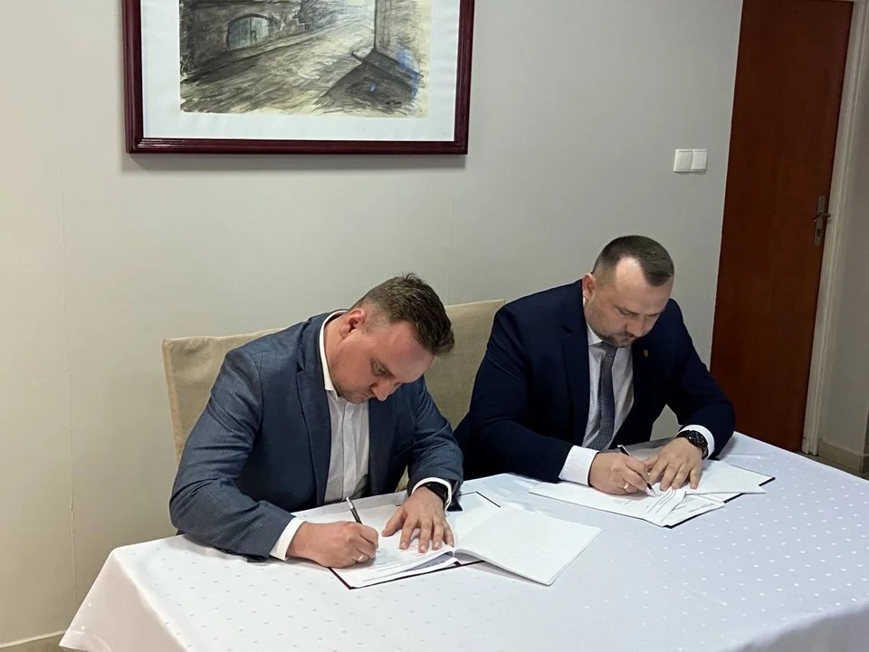 Podpisanie umowy w hotelu MCT na sprzedaż energii elektrycznej z farmy.