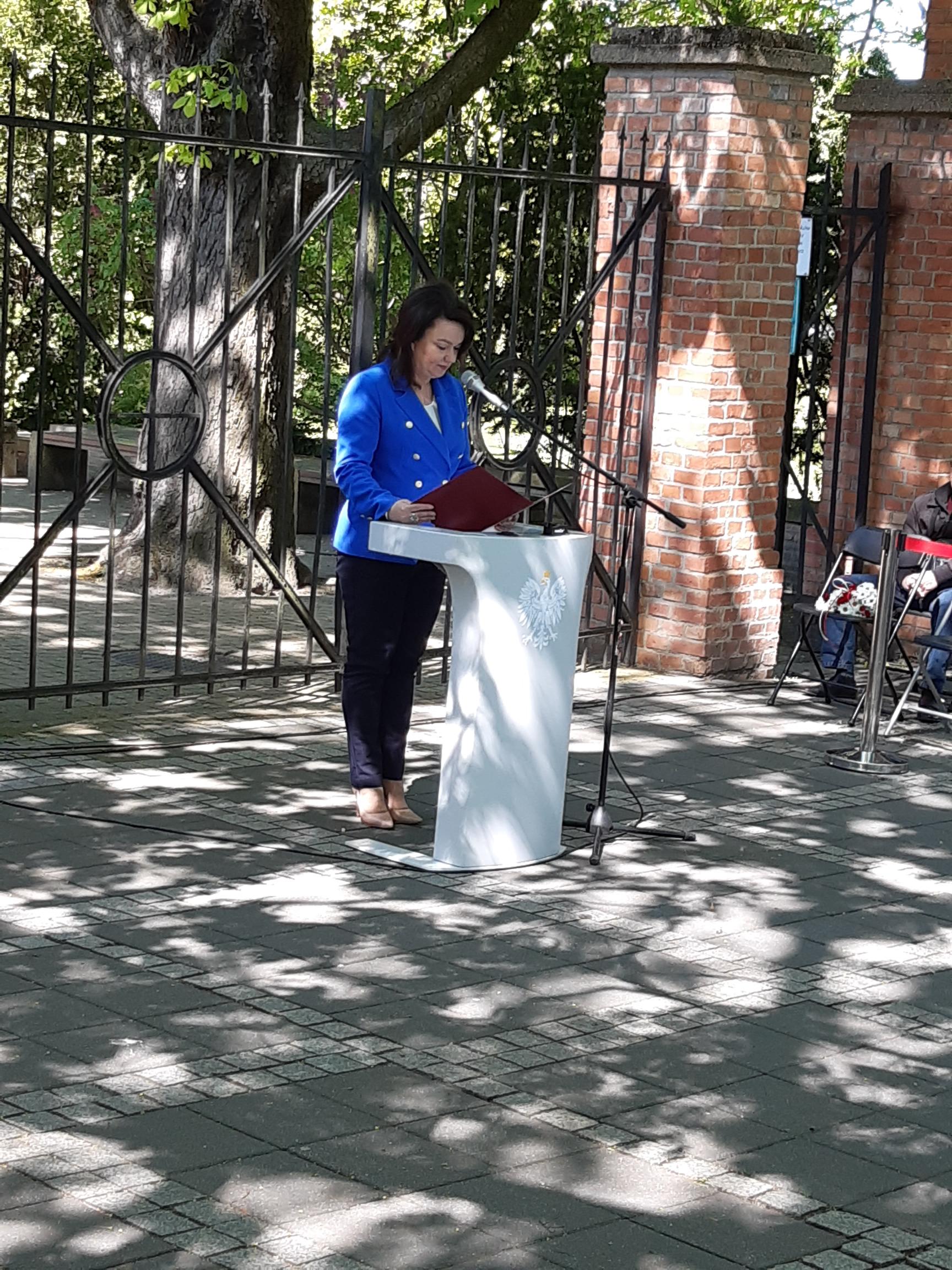 Uroczystość upamiętniająca Polki i Polaków Represjonowanych przez III Rzeszę w latach 1939 - 1945 - wystąpienie wicewojewody Anety Niestrawskiej.