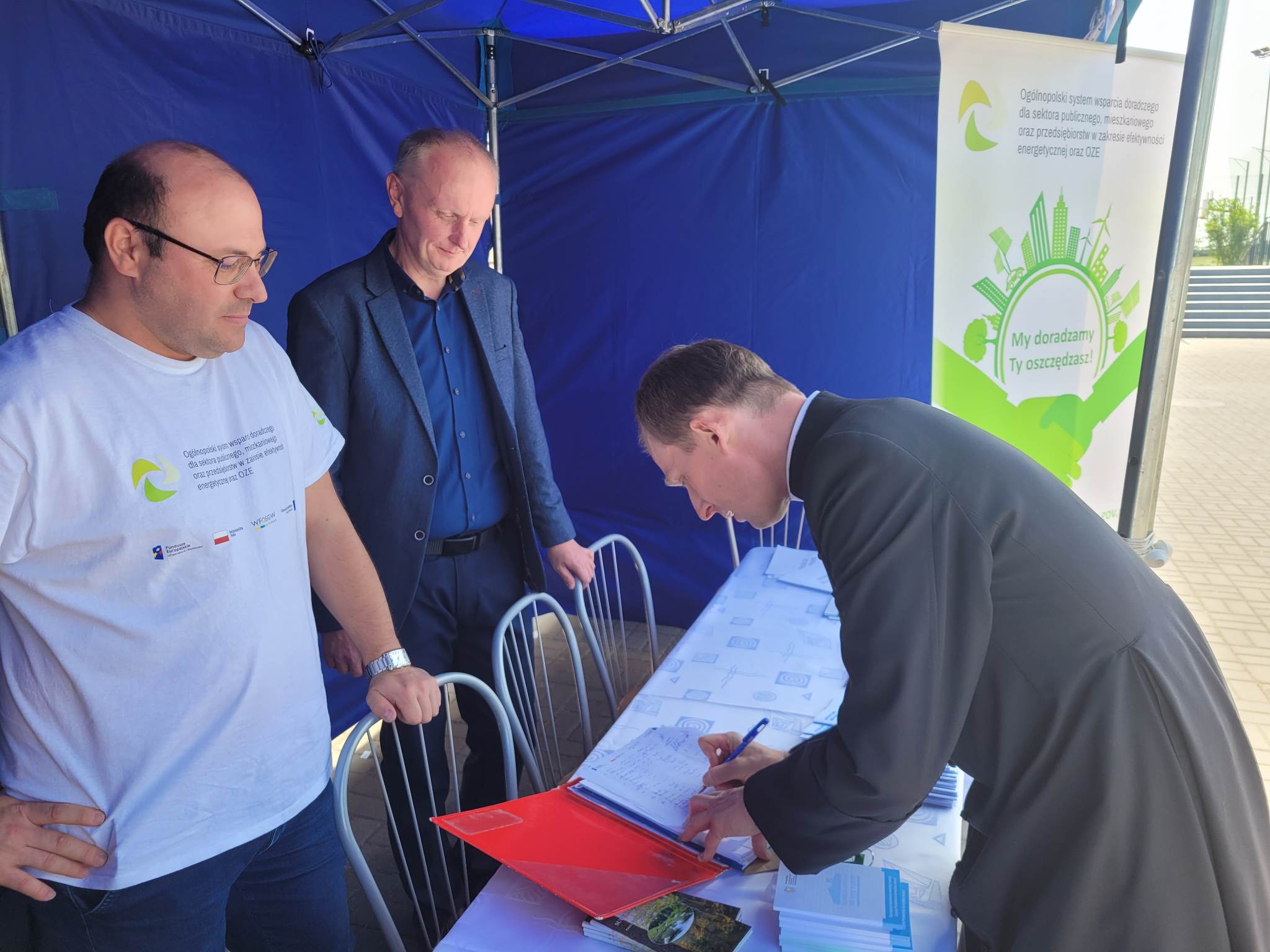 Stoisko WFOŚiGW w Poznaniu podczas Święta Miodu 2023 w gminie Koło.