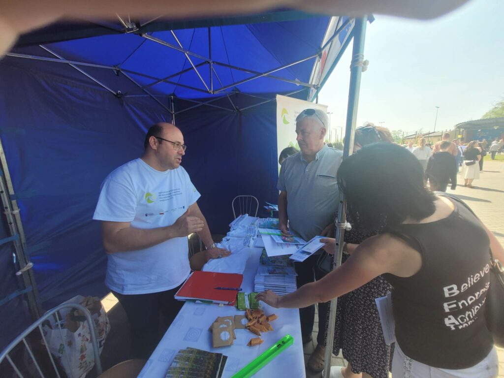 Stoisko WFOŚiGW w Poznaniu podczas Święta Miodu 2023 w gminie Koło.