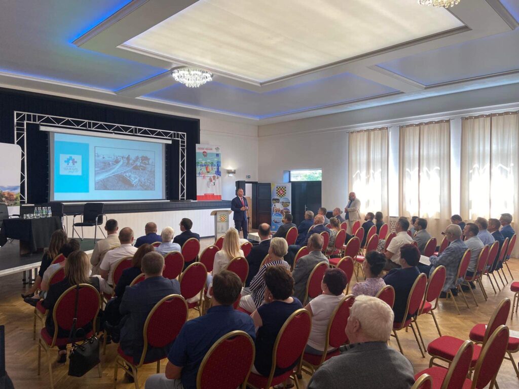 Uczestnicy Konferencji „Pojezierze Leszczyńskie – wybrane problemy” na sali.