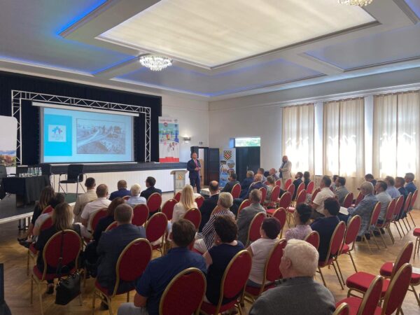 Uczestnicy Konferencji „Pojezierze Leszczyńskie – wybrane problemy” na sali.