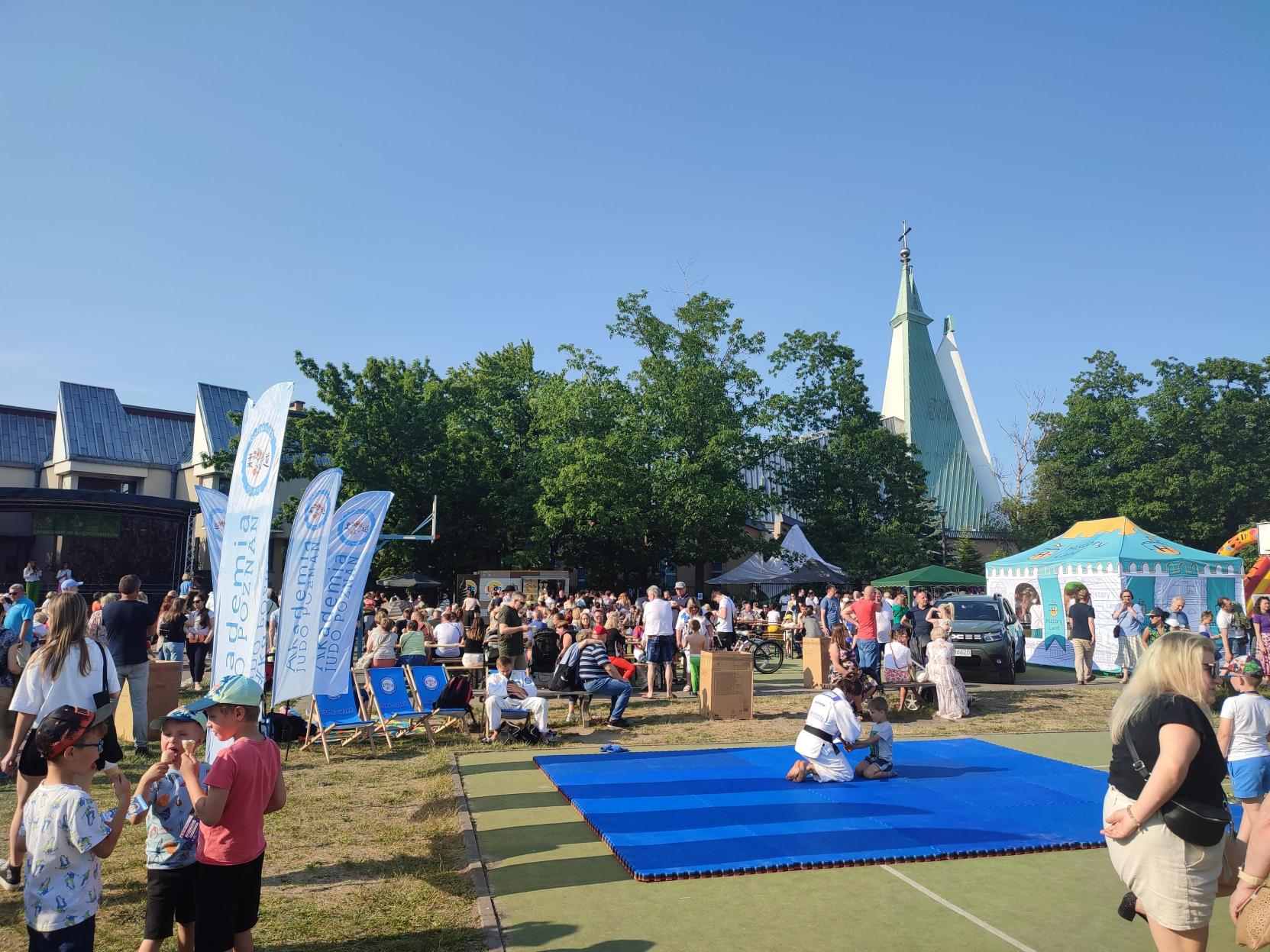 Stoiska podczas festynu