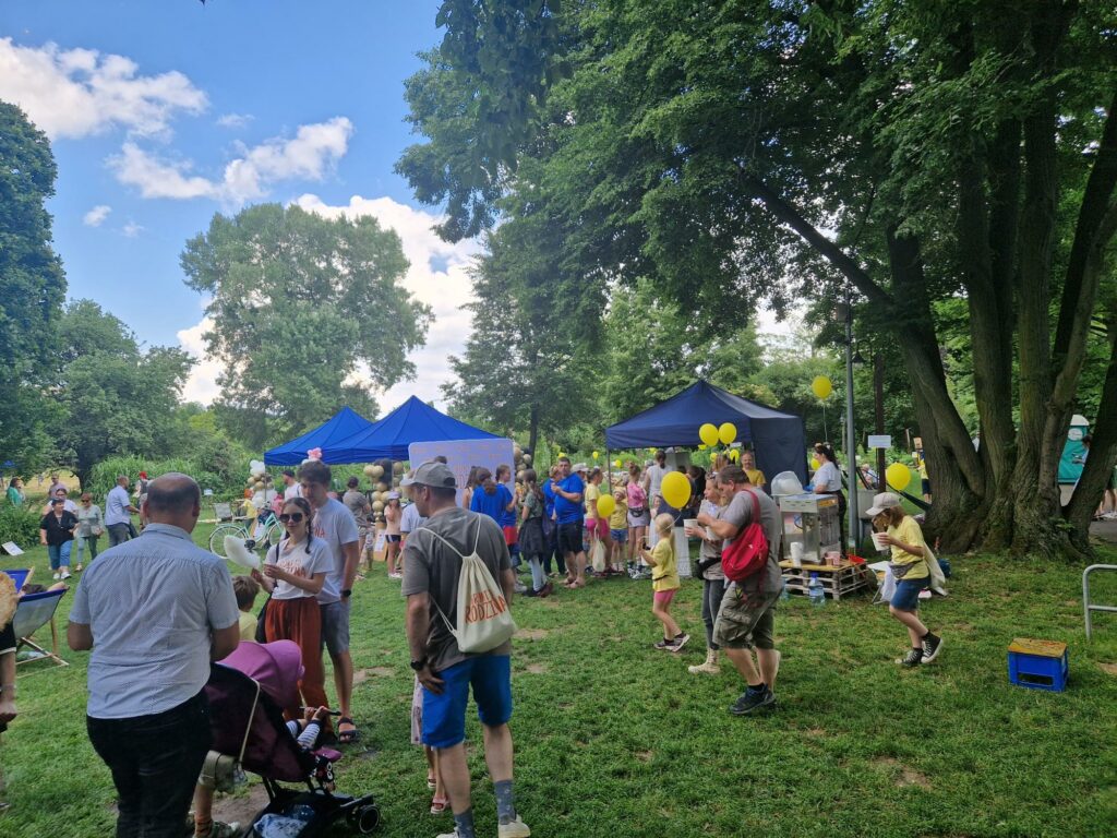 Ludzie na wydarzeniu plenerowym