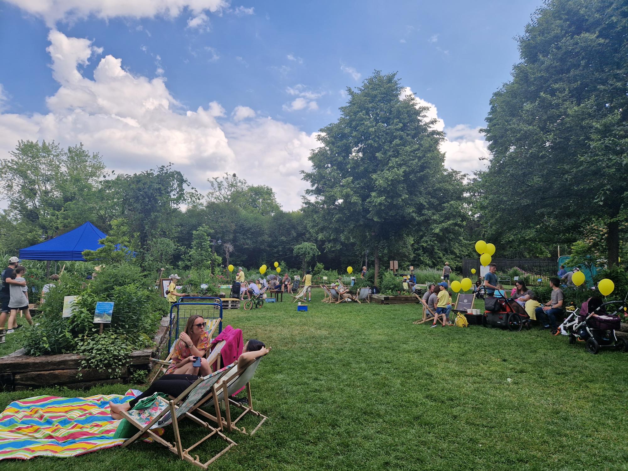 Ludzie na wydarzeniu plenerowym