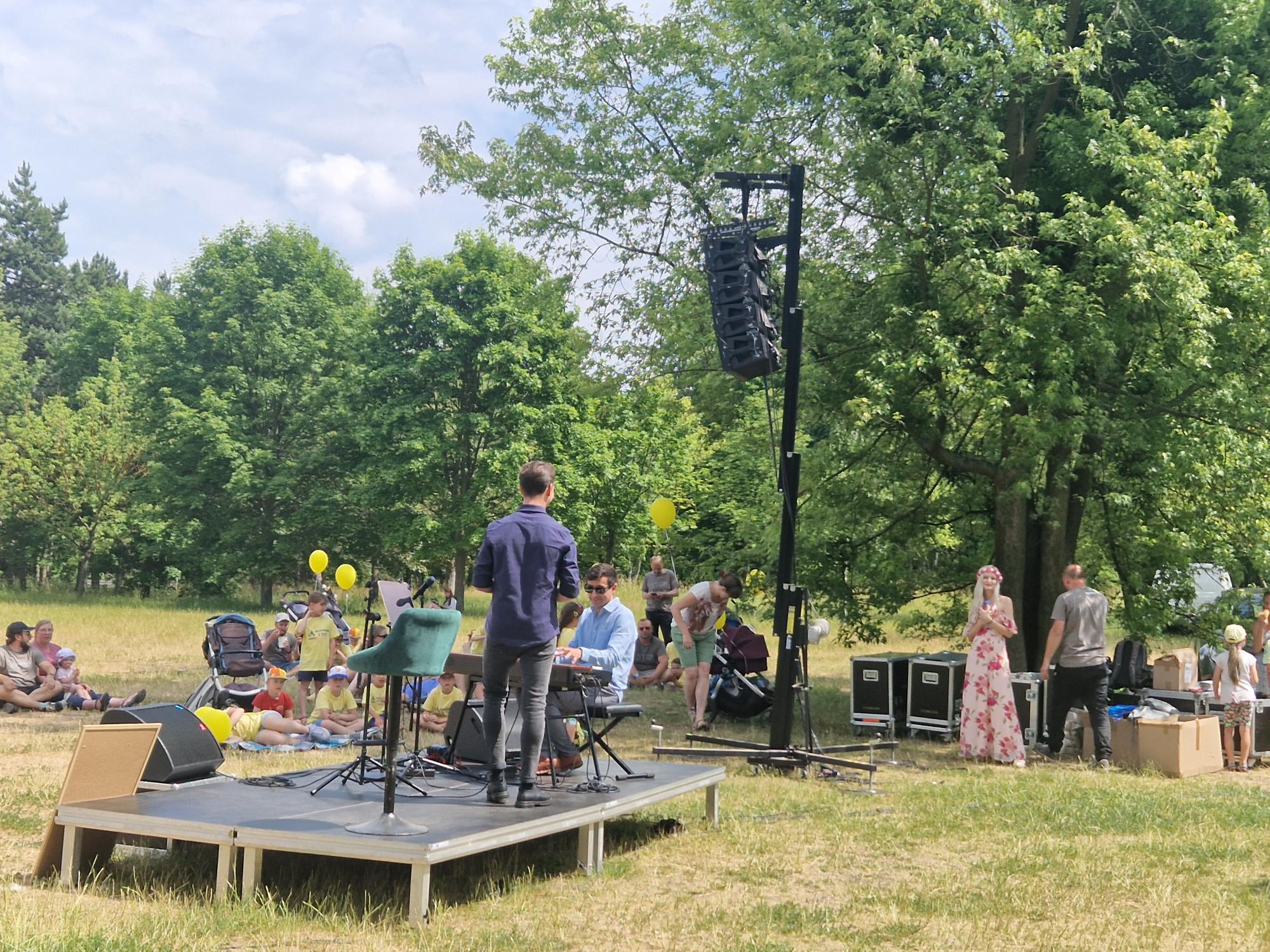 Ludzie na wydarzeniu plenerowym