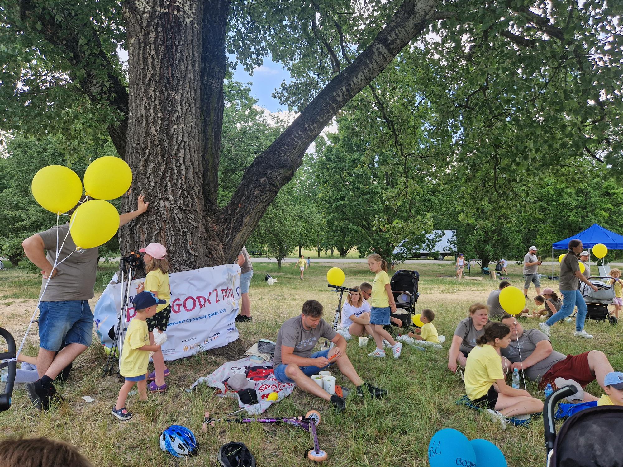 Ludzie na wydarzeniu plenerowym