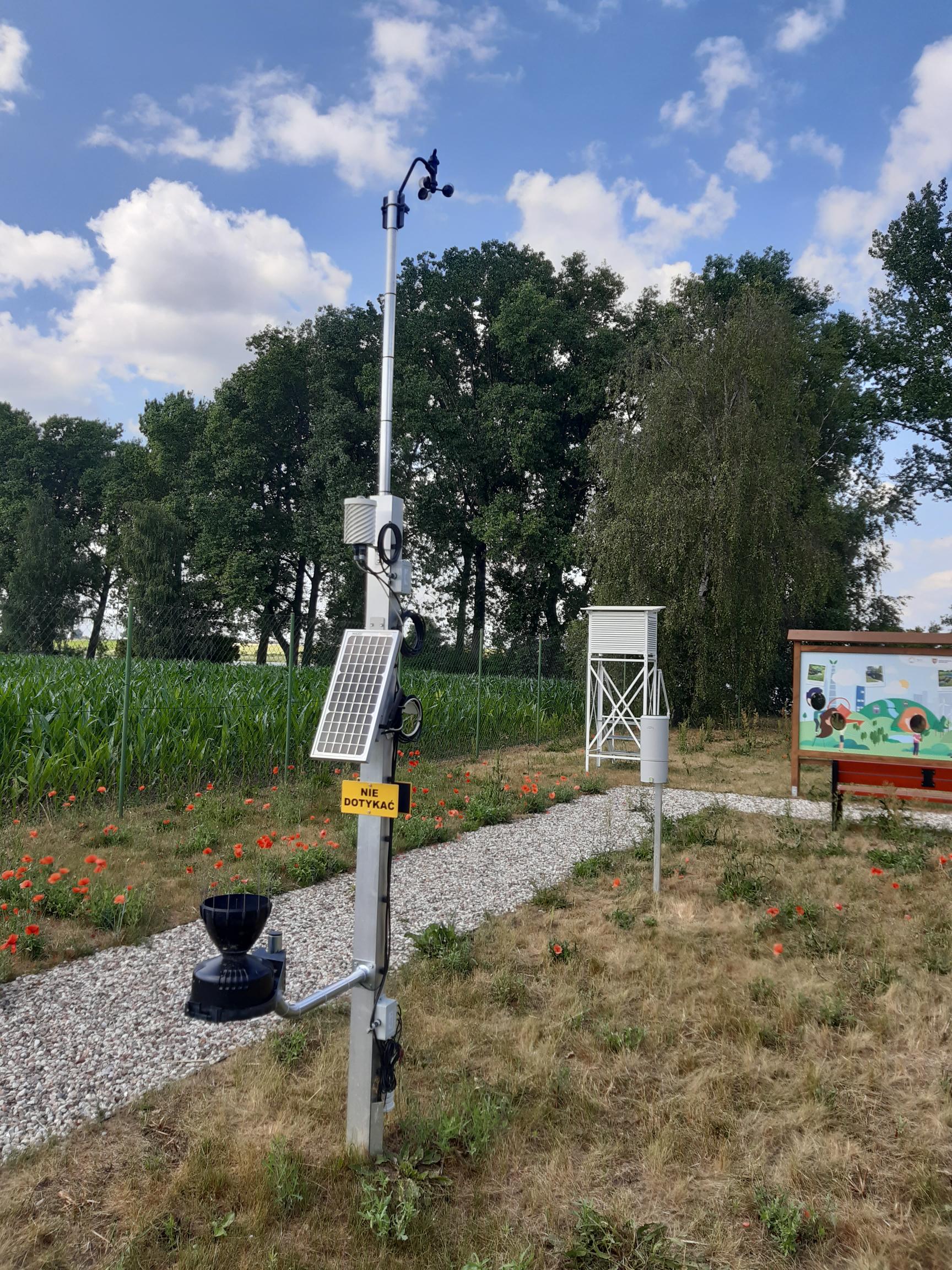 Ogródek meteorologiczny przy plaży w Kłecku