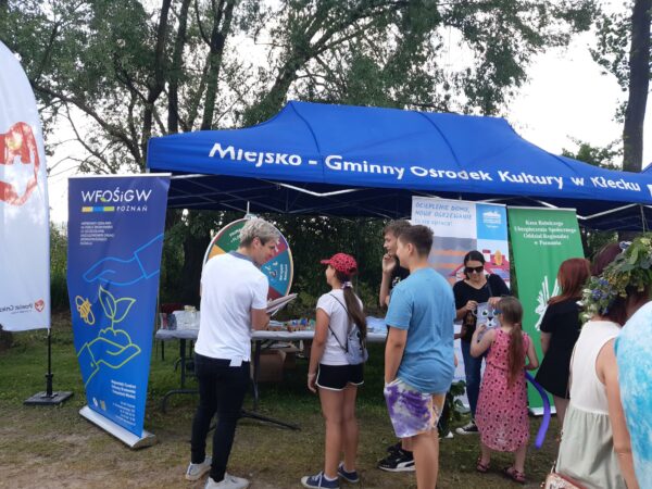 Stoisko WFOŚiGW w Poznaniu na plaży w Kłecku