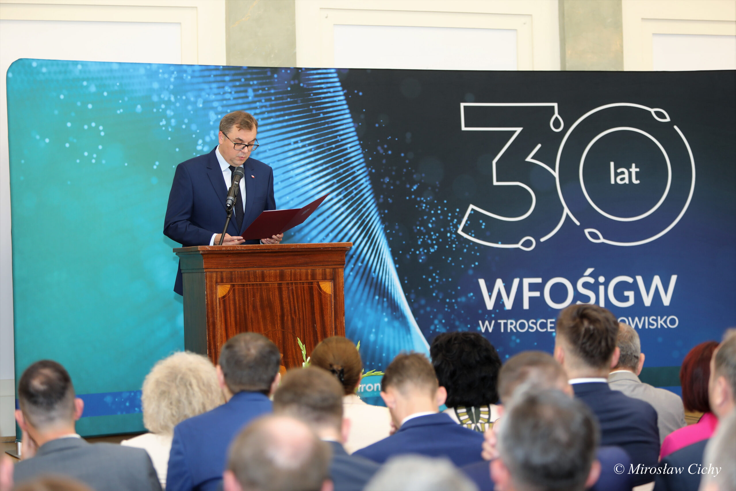 Minister Paweł Sałek podczas przemówienia.