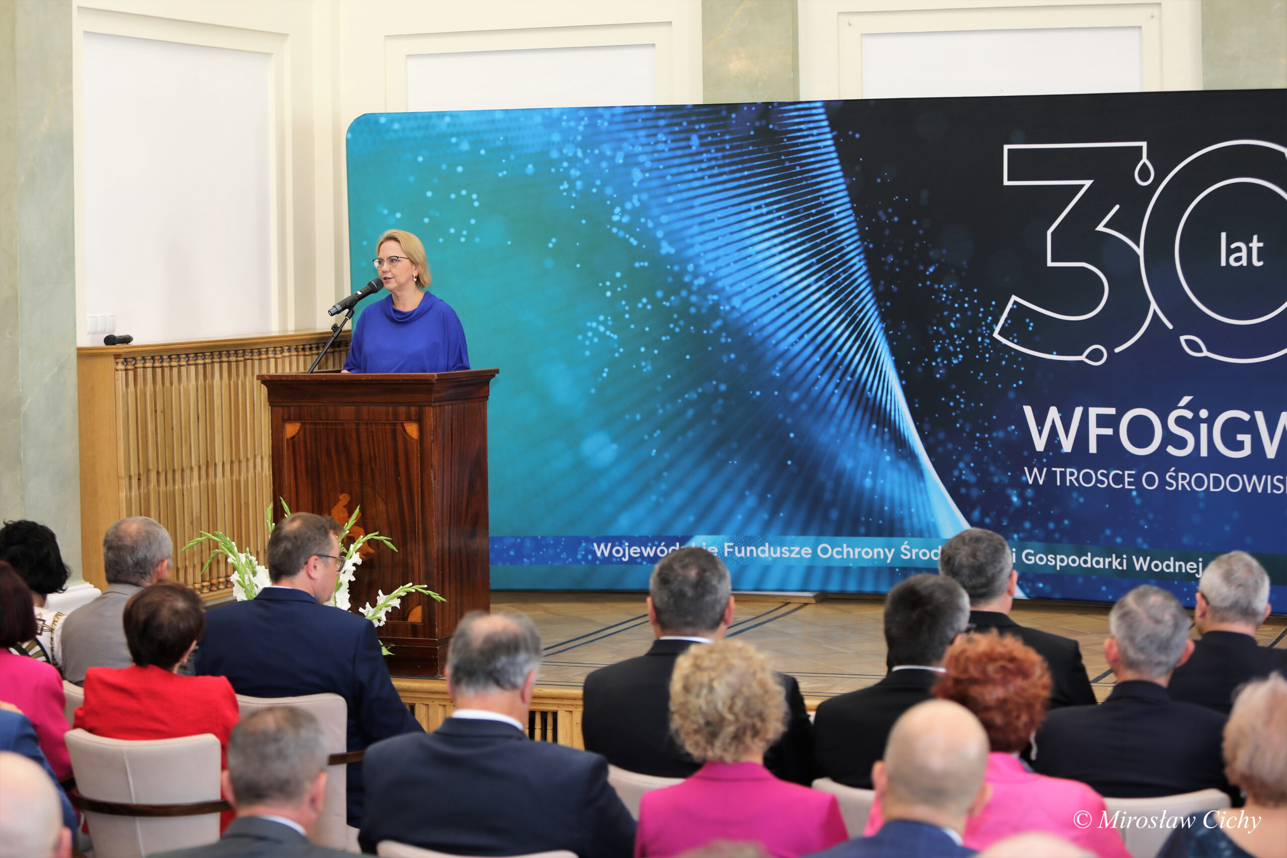 Pani Minister Anna Moskwa podczas przemówienia.