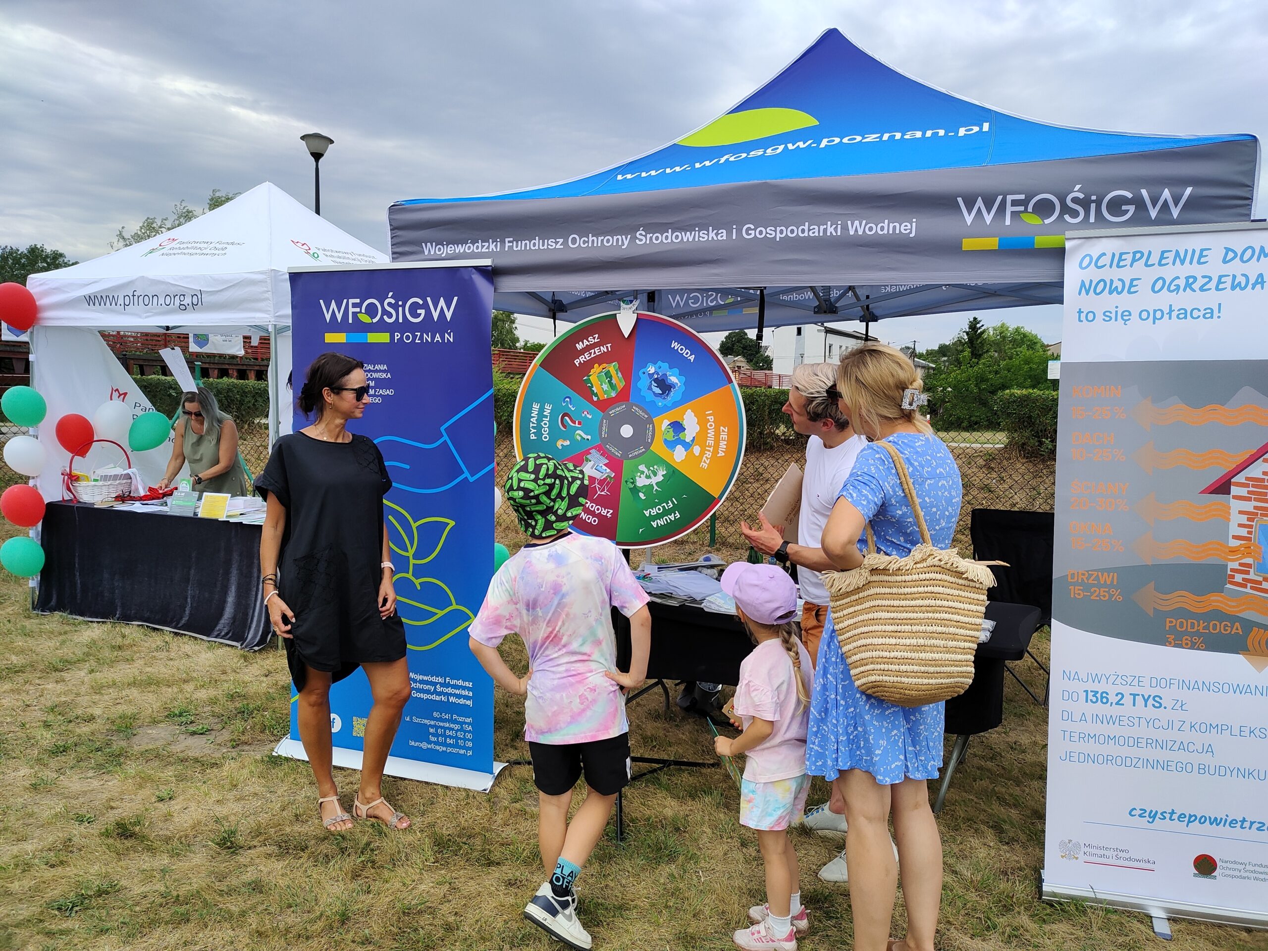 Stoisko WFOŚiGW podczas pikniku w Dąbiu