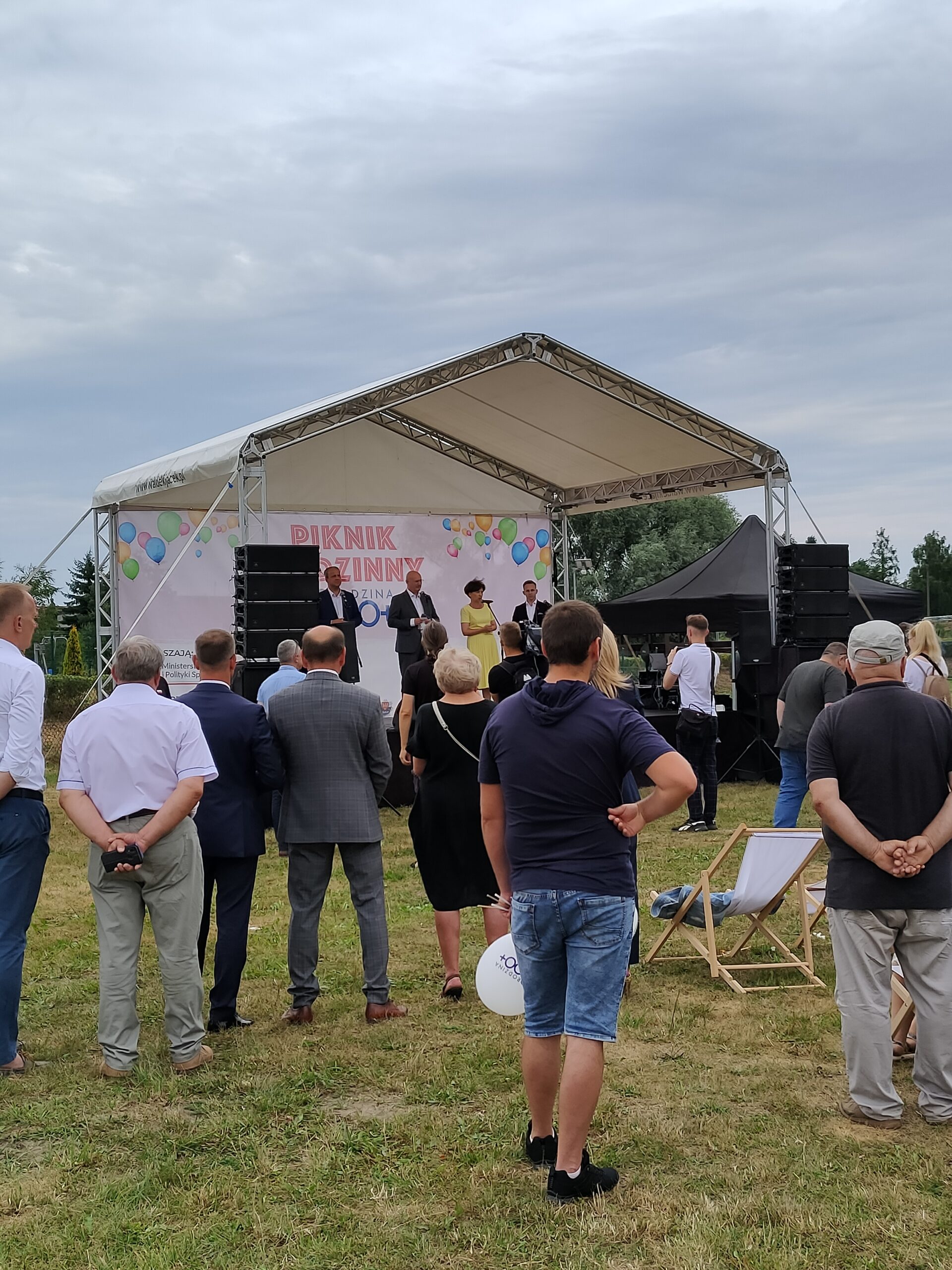 Scena podczas pikniku w Dąbiu