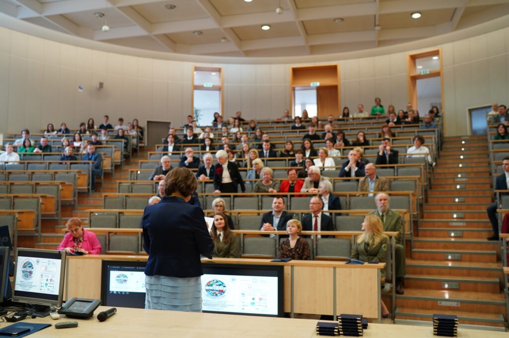 Widok na salę, na której odbywa się II etap Olimpiady Geograficznej