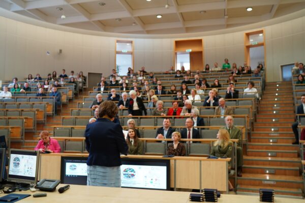 Widok na salę, na której odbywa się II etap Olimpiady Geograficznej