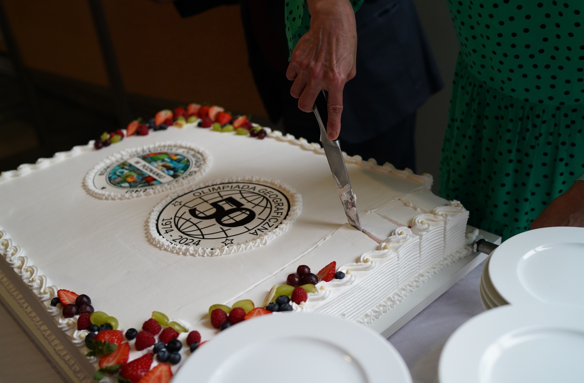 Jubileuszowy tort na Olimpiadzie Geograficznej