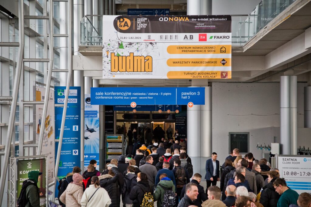 Widok hali targowej z góry podczas Targów Budma 2024