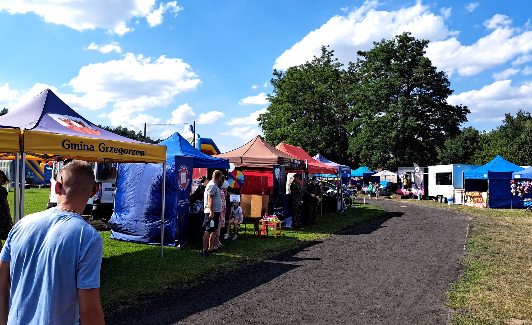 Na zdjęciu widać stoika podczas pikniku.
