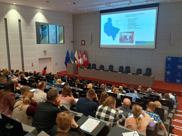 Na zdjęciu widzimy salę w Wielkopolskim Urzędzie Wojewódzkim, w którym odbywała się konferencja.