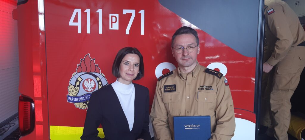 Zastępca Prezesa Zarządu WFOŚiGW w Poznaniu Agnieszka Lewandowska oraz Zastępca Wielkopolskiego Komendanta Wojewódzkiego PSP st. bryg. Tomasz Wiśniewski